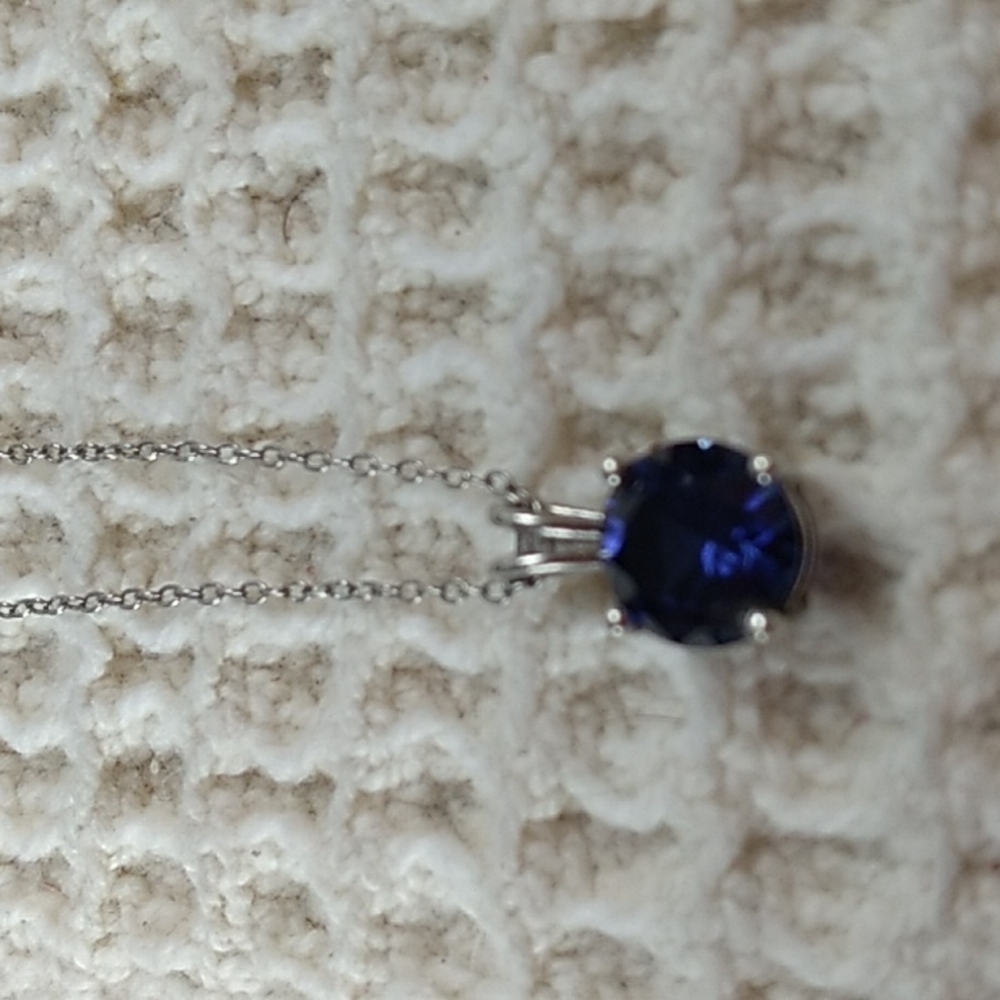 18 inch 925 Silver Chain w Sapphire Pendent .5 x 3/4 inches - Picture 8 of 10